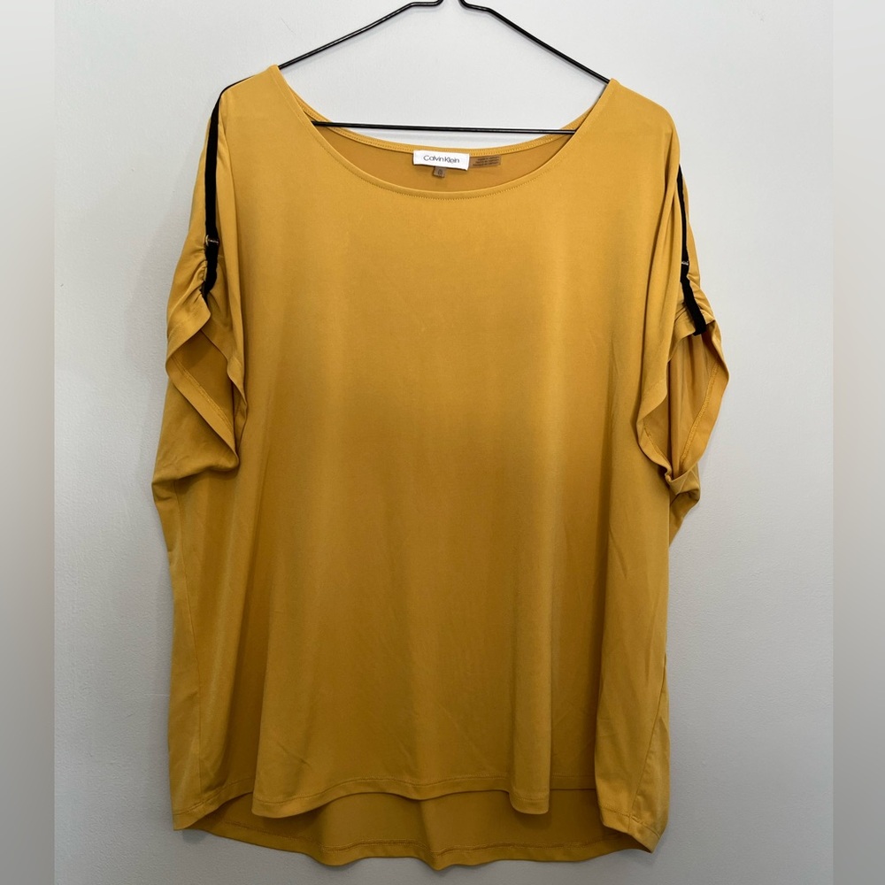 Calvin Klein Women's Mustard Top Size XL